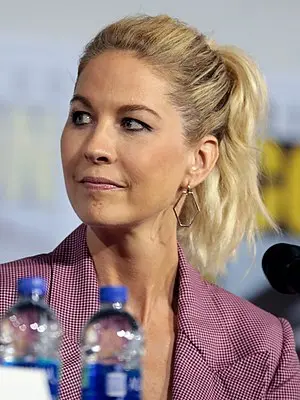 Jenna Elfman Portrait
