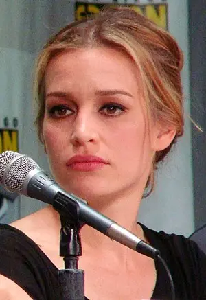 Piper Perabo Portrait